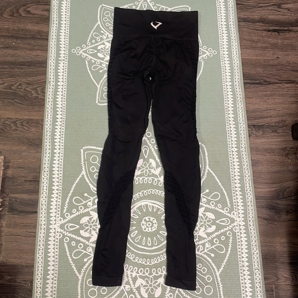 Violate the Dress Code SYNERGY BLACK SEAMLESS LEGGINGS - Picture 2 of 5